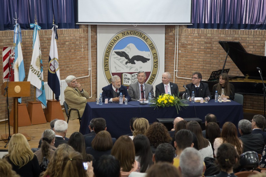 imagen Asumieron decanos de las distintas facultades