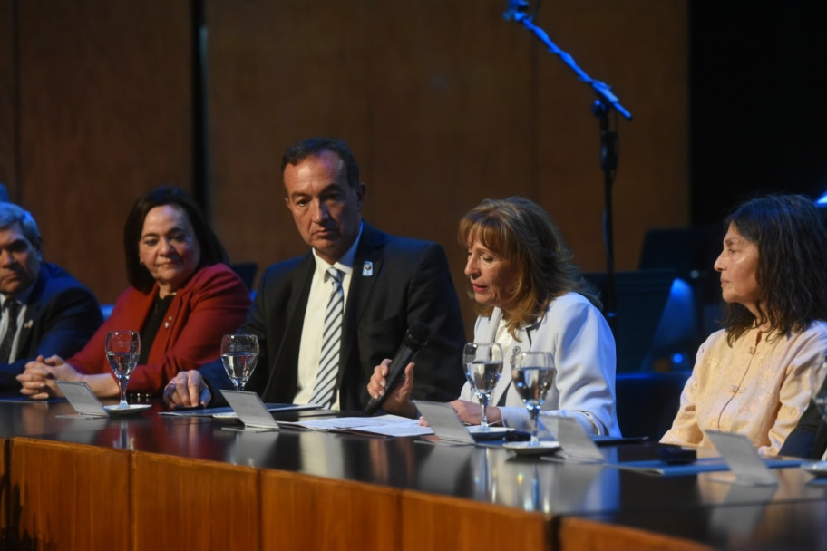 imagen Esther Sánchez: "El acceso al conocimiento constituye la base para el logro de una sociedad más igualitaria"