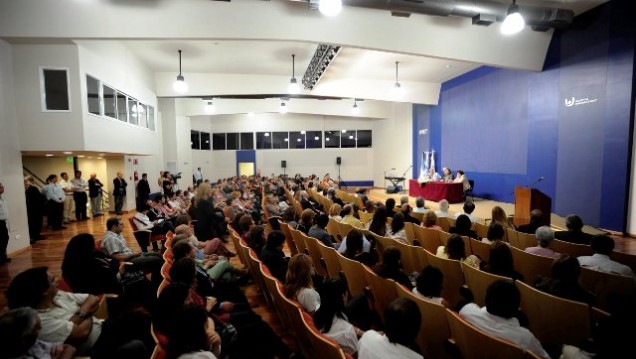 imagen Transmiten cirugía odontológica en el Hospital Universitario