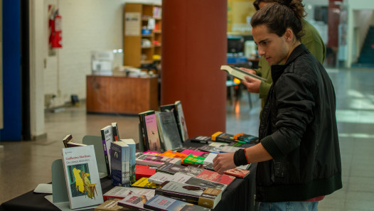 imagen De Sacheri al Nobel de Literatura: la Biblioteca de la UNCUYO se renueva con un centenar de obras
