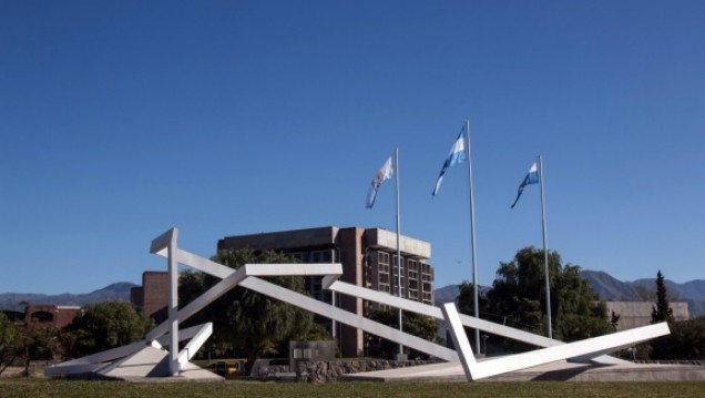 imagen La UNCUYO invita a defender la educación, la ciencia y el sistema universitario argentino