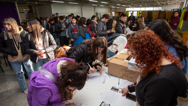 imagen Más estudiantes de la UNCUYO recibieron sus tablets