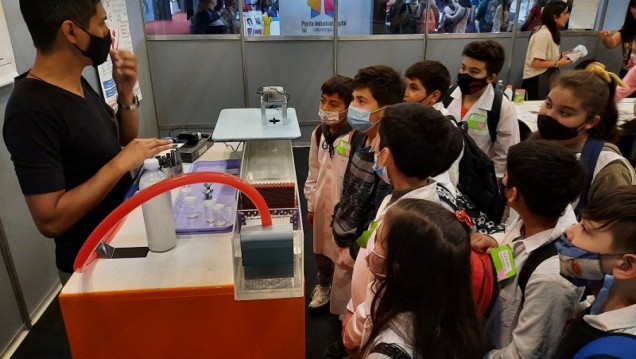 imagen El Balseiro logró mezclar ciencia y tecnología entre libros y más libros