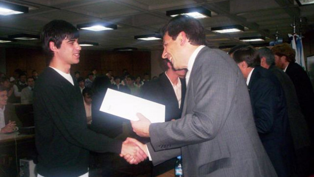 imagen Empresas otorgaron becas a 61 estudiantes de Ingeniería en Petróleo