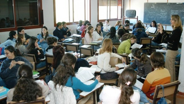 imagen Inscriben a estudiantes para que ayuden en las Becas 2015