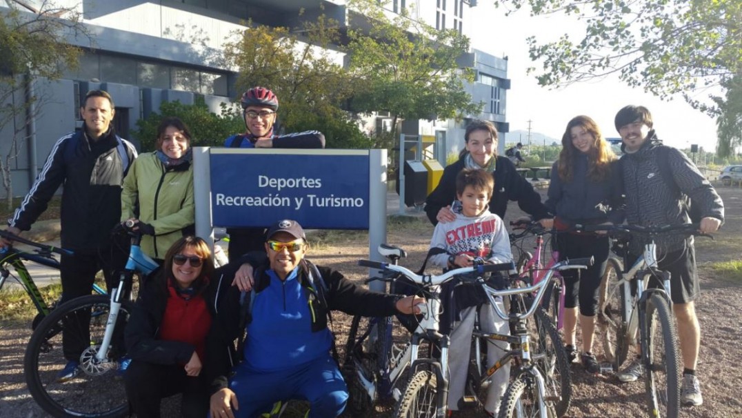 imagen Compartieron en familia un paseo en bicicleta