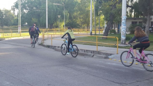 imagen Compartieron en familia un paseo en bicicleta