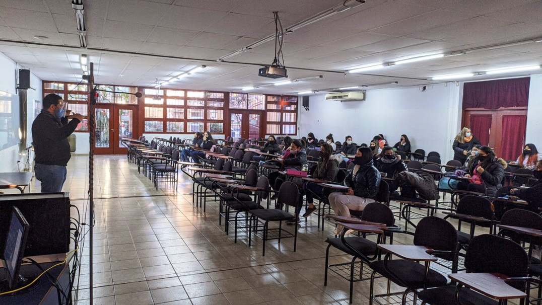 imagen La Facultad de Educación desarrolló su primera clase bimodal simultánea