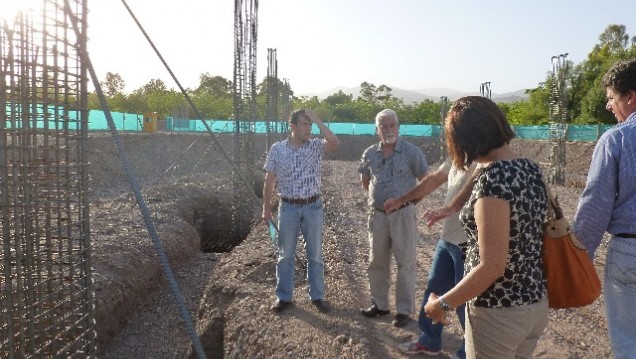 imagen Delegación de organismo de financiamiento inspeccionó construcción de bloque de aulas 