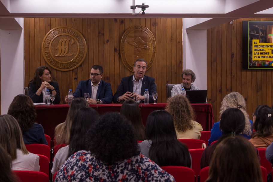 imagen Conversatorio sobre IA y salud mental: cómo impactan los algoritmos en la subjetividad