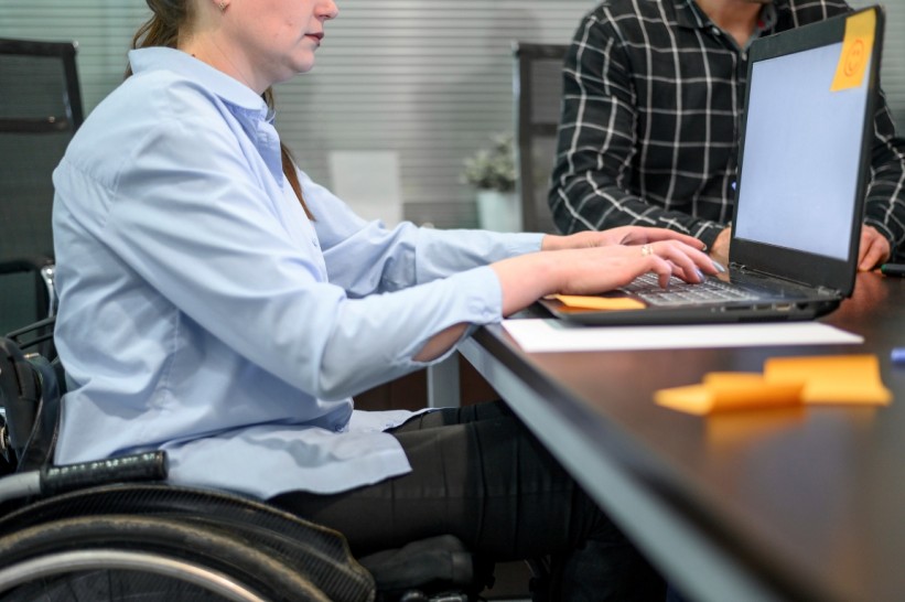 imagen Becarán a estudiante con discapacidad para realizar tareas administrativas