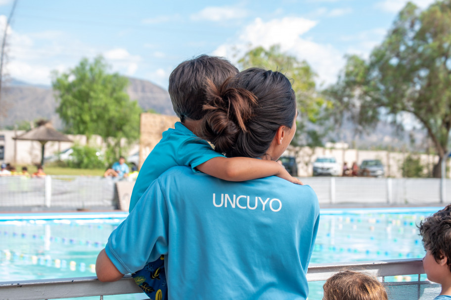 imagen El Natatlón de la UNCUYO reunió casi mil litros de leche 