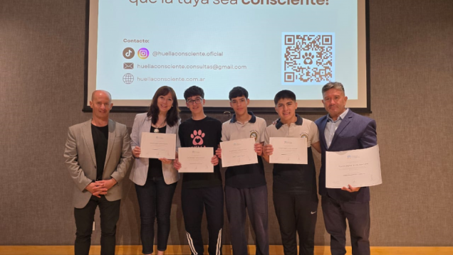 imagen Distinguieron proyecto de estudiantes de la UNCUYO que ayuda a adoptar animales