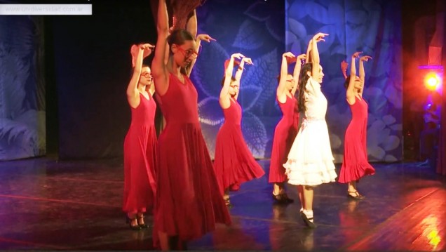 imagen El Ballet presentó Alicia en el país de las maravillas para estudiantes