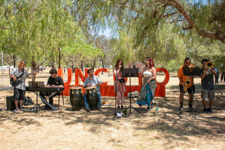 imagen Platos típicos, música y juegos en el clásico Festival Internacional de la UNCUYO