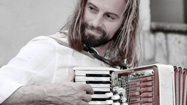 imagen Chango Spasiuk actuará mañana gratis en el teatro Universidad 