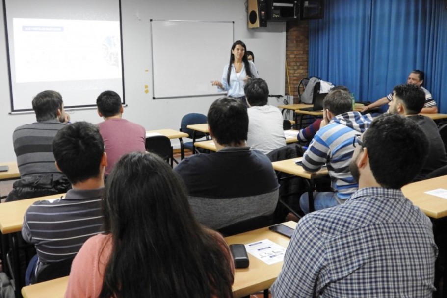 imagen Pan American Energy dio una charla para sumar nuevos profesionales