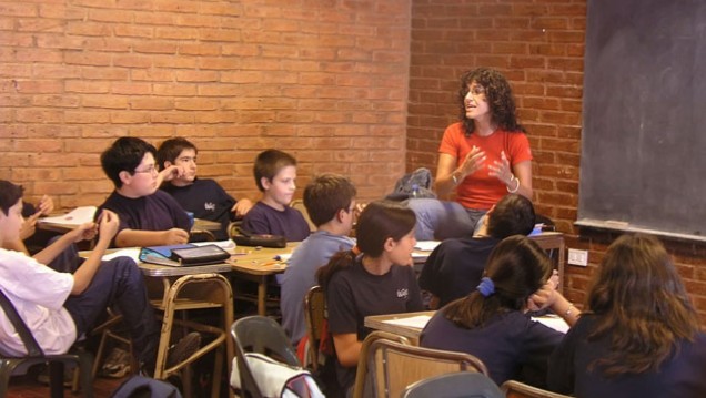 imagen Convocan a reemplazo para horas de Teatro en Colegio de la Universidad