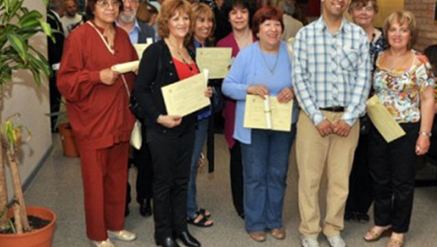 imagen Alumnos de Aplicadas capacitaron en informática a 140 adultos mayores