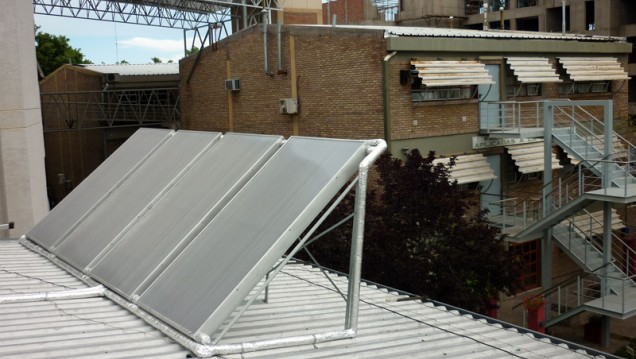 imagen Cuatro colectores solares proveen agua caliente al Comedor de Ciencias Aplicadas en San Rafael