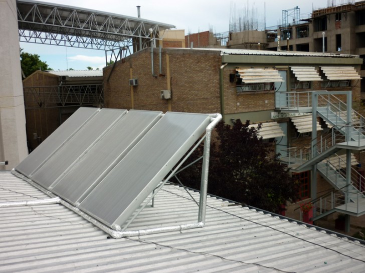imagen Cuatro colectores solares proveen agua caliente al Comedor de Ciencias Aplicadas en San Rafael