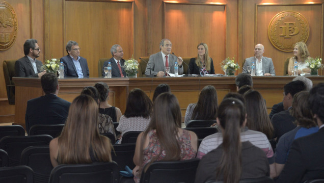 imagen Estudiantes compiten en simulacro de juicio ante la Corte Interamericana de DDHH 