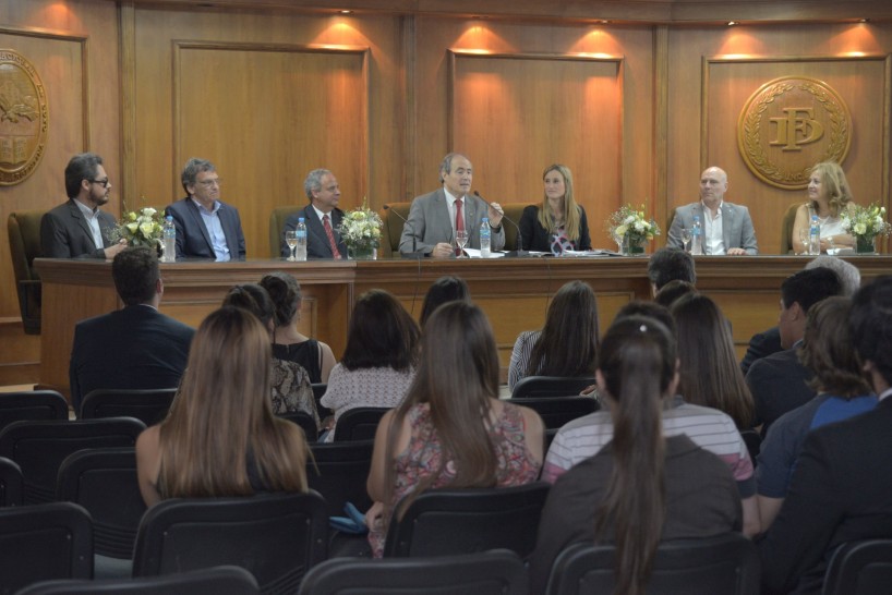imagen Estudiantes compiten en simulacro de juicio ante la Corte Interamericana de DDHH 