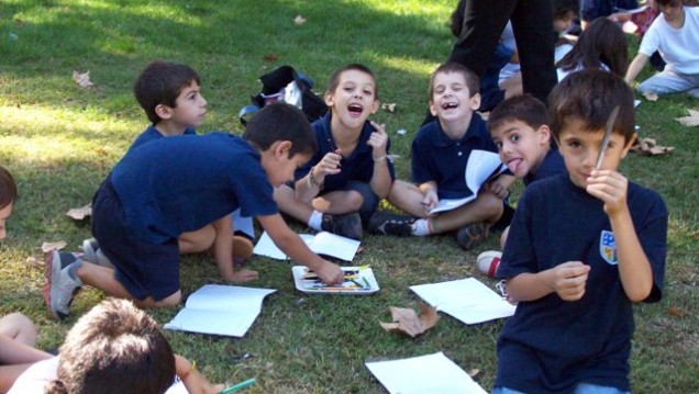 imagen Estimulan la escritura creativa de niños con los temas del Bicentenario