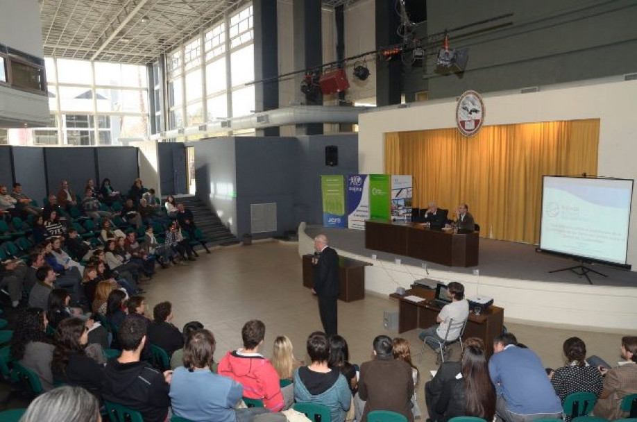 imagen Aportes de un panel organizado por la UNCuyo hacia la Cumbre "Río+20"