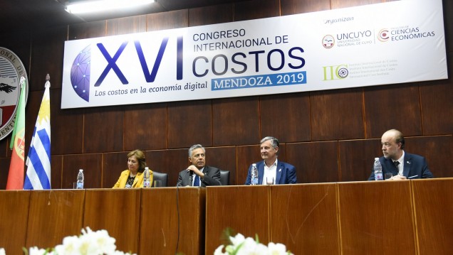 imagen Debatieron  los costos en la economía digital