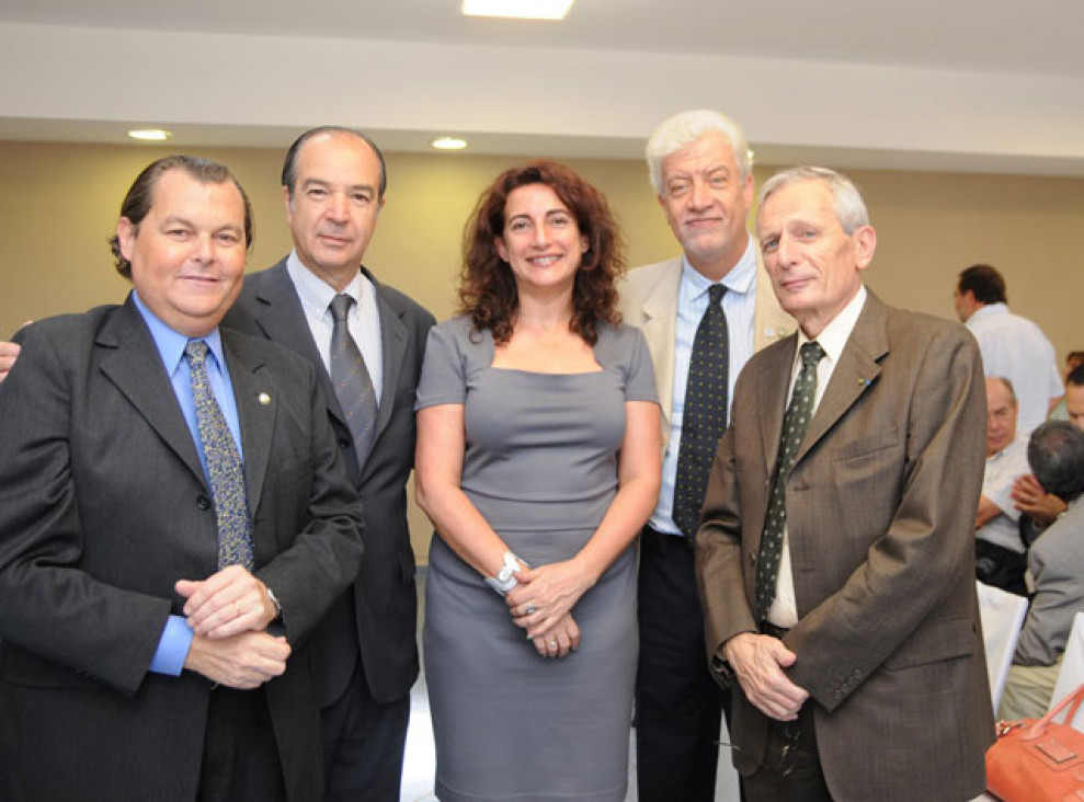 imagen Reconocimiento a cónsules de Chile y Francia
