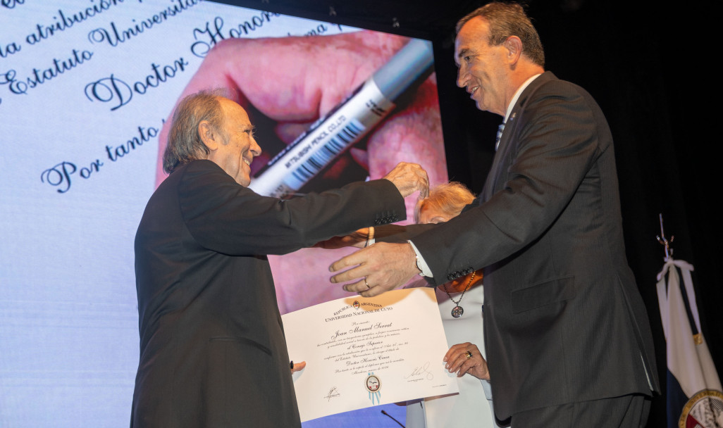 imagen Joan Manuel Serrat se convirtió en Doctor Honoris Causa de la UNCUYO