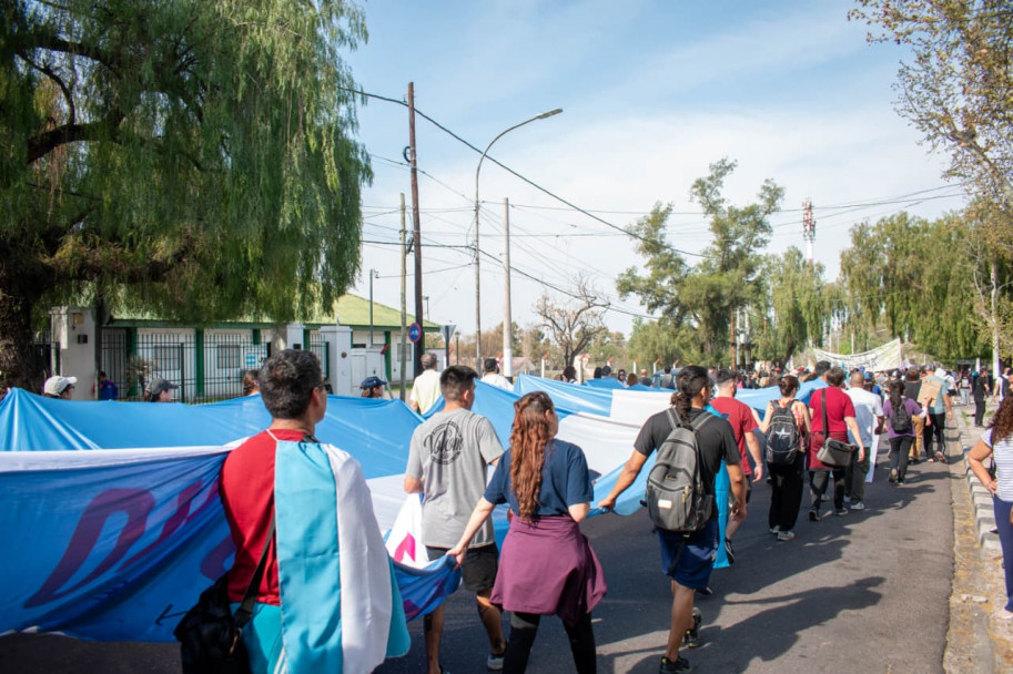 imagen MÃ¡s de 20 mil personas marcharon por la universidad pÃºblica en Mendoza