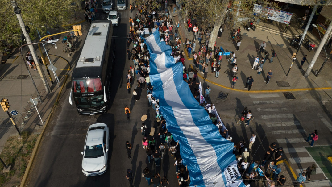 imagen Más de 20 mil personas marcharon por la universidad pública en Mendoza