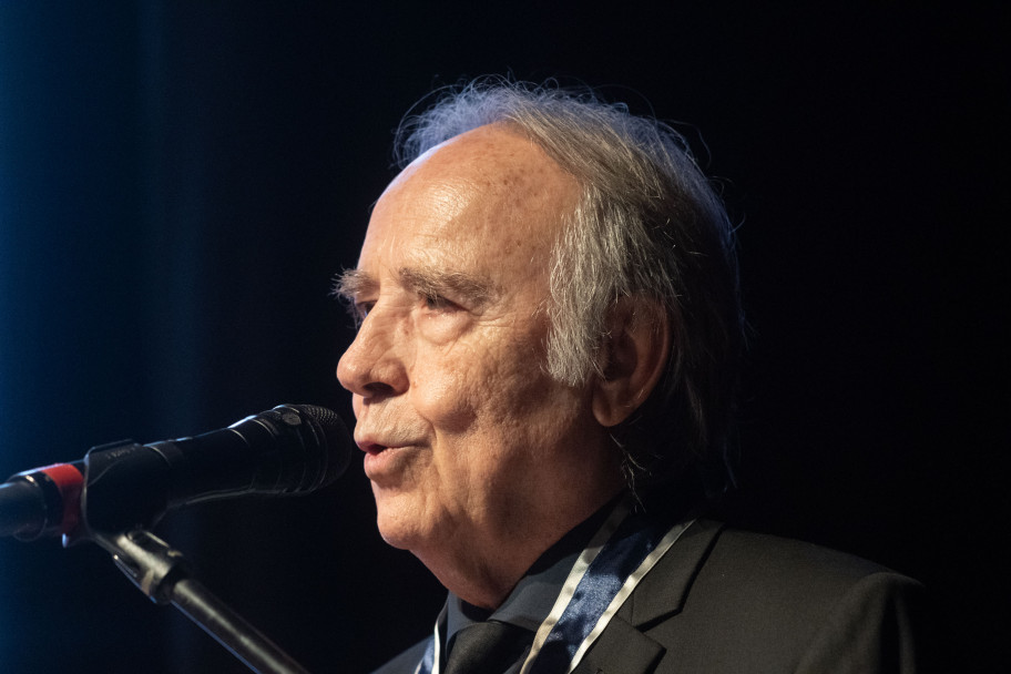 imagen Joan Manuel Serrat se convirtió en Doctor Honoris Causa de la UNCUYO