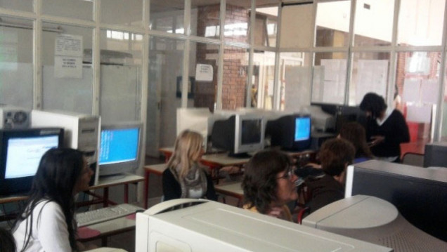 imagen Ofrecen apoyatura pedagógica a distancia en el área de Matemática