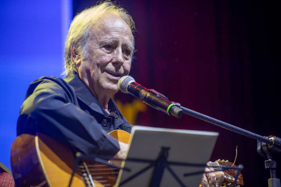 imagen Serrat se despidió de Mendoza cantando para su público