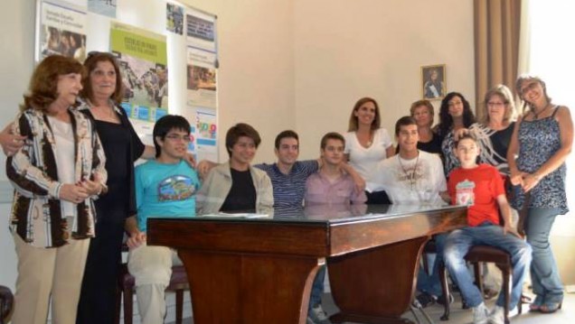 imagen Delegación argentina viajó a la India para competir en Olimpíada de Ciencias