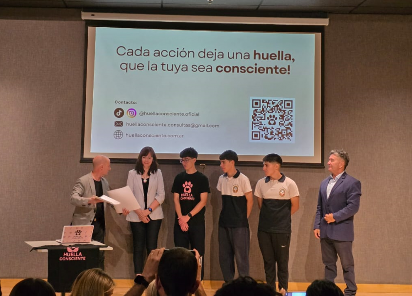 imagen Distinguieron proyecto de estudiantes de la UNCUYO que ayuda a adoptar animales