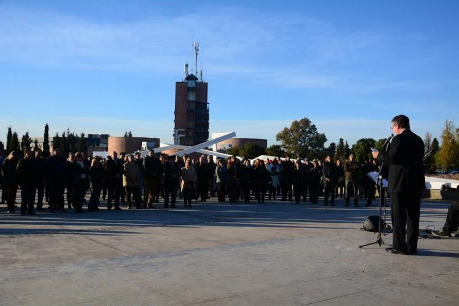 imagen Rindieron homenaje a la Bandera