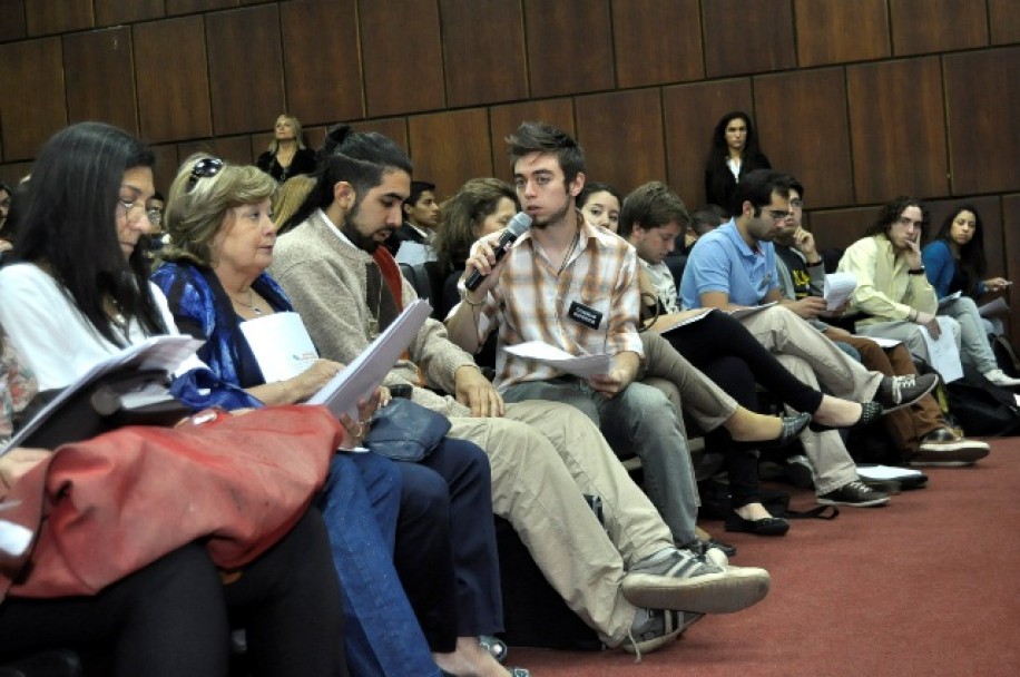 imagen Asamblea modificó la composición del Consejo Superior y pasó a cuarto intermedio 