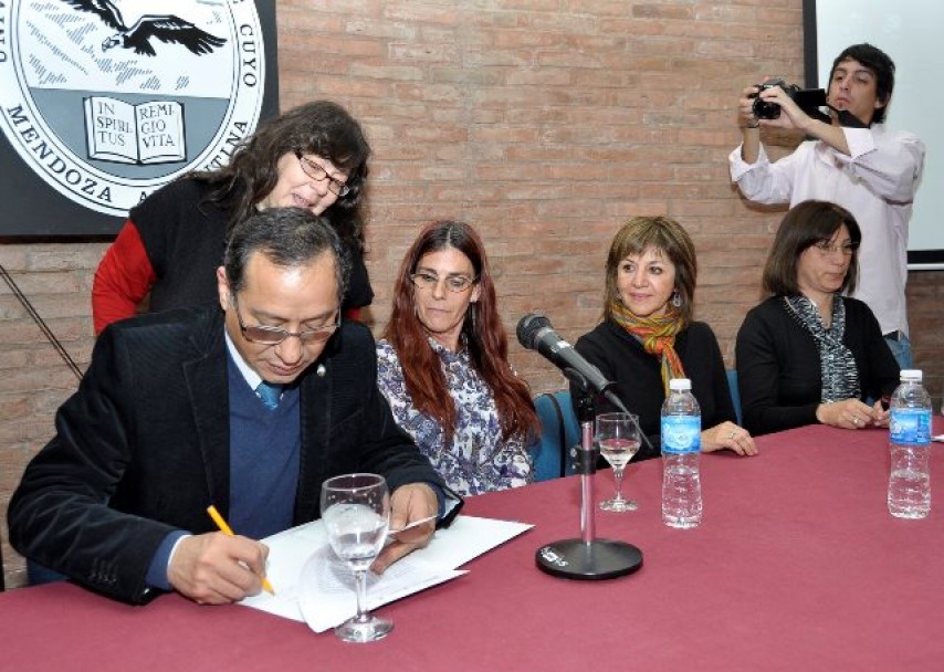 imagen La UNCuyo apuesta a la construcción de memoria en escuelas de Mendoza