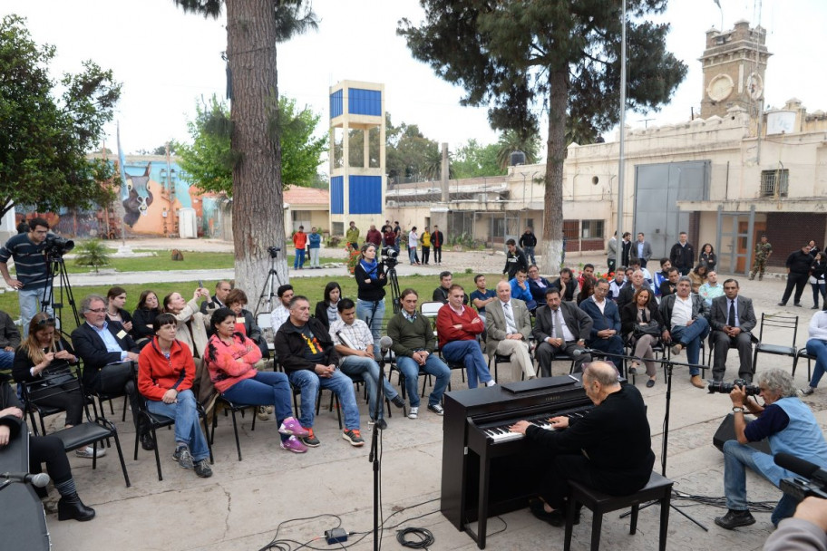 imagen El reconocido pianista Miguel Ángel Estrella actuó en la cárcel