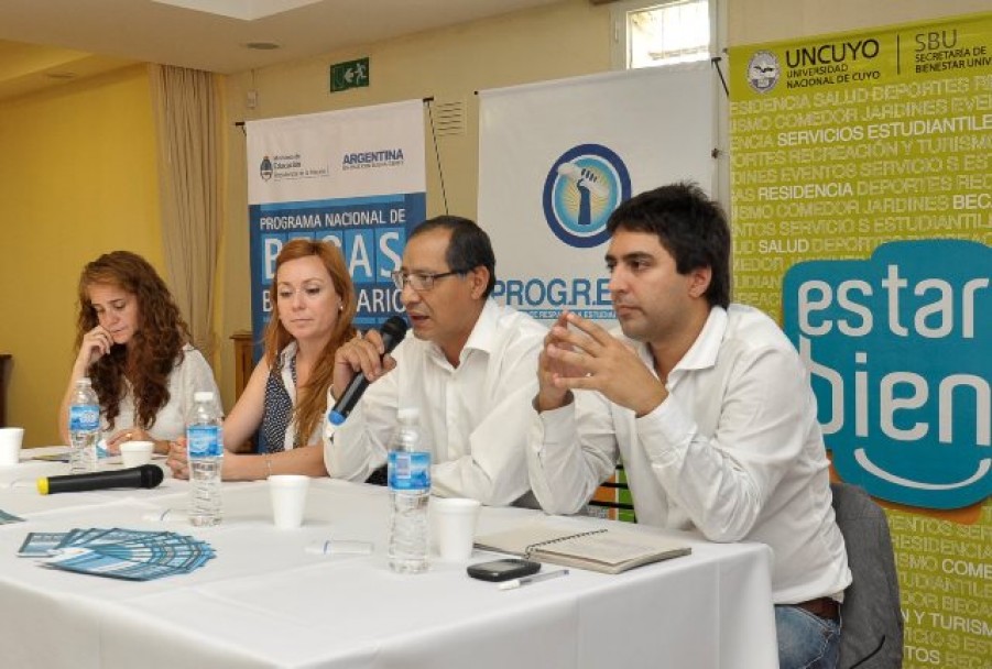 imagen Presentaron nuevo programa de becas para ingresar a la Universidad