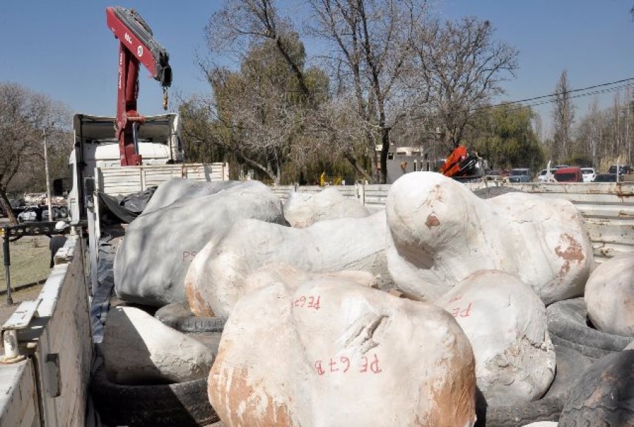 imagen Trasladaron al laboratorio de la UNCuyo restos fósiles de dinosaurios