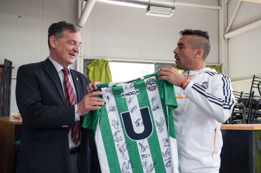 imagen Pizzi reconoció a jugadores de fútbol de la UNCuyo 