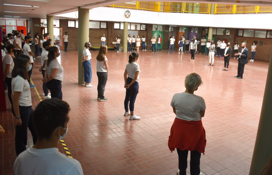 imagen Regreso progresivo a la presencialidad: el Rector Pizzi recorrió escuelas de la UNCUYO