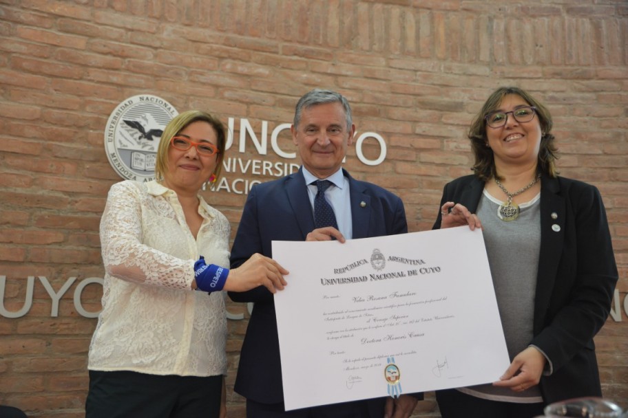 imagen Nueva Honoris Causa trabaja por más comunicación para la comunidad sorda