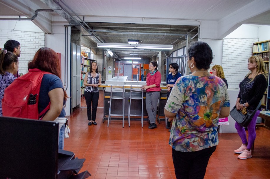 imagen La Biblioteca de Ciencias Políticas y Sociales recibió donación de literatura LGTBIQ+