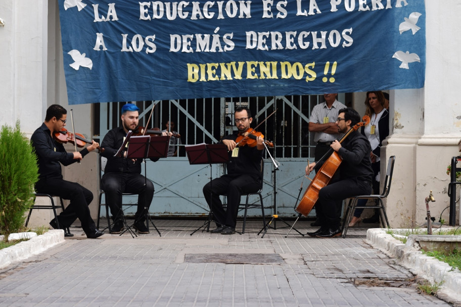 imagen Cuarteto de cuerdas de la UNCuyo en el inicio de clases en la cárcel